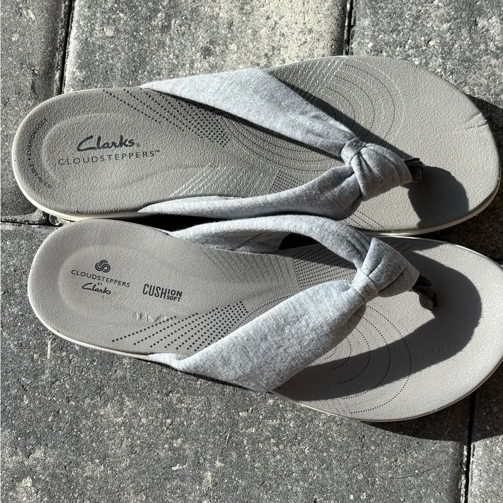 Clarks Women's Gray Knotted Sandals - Picture 2 of 4